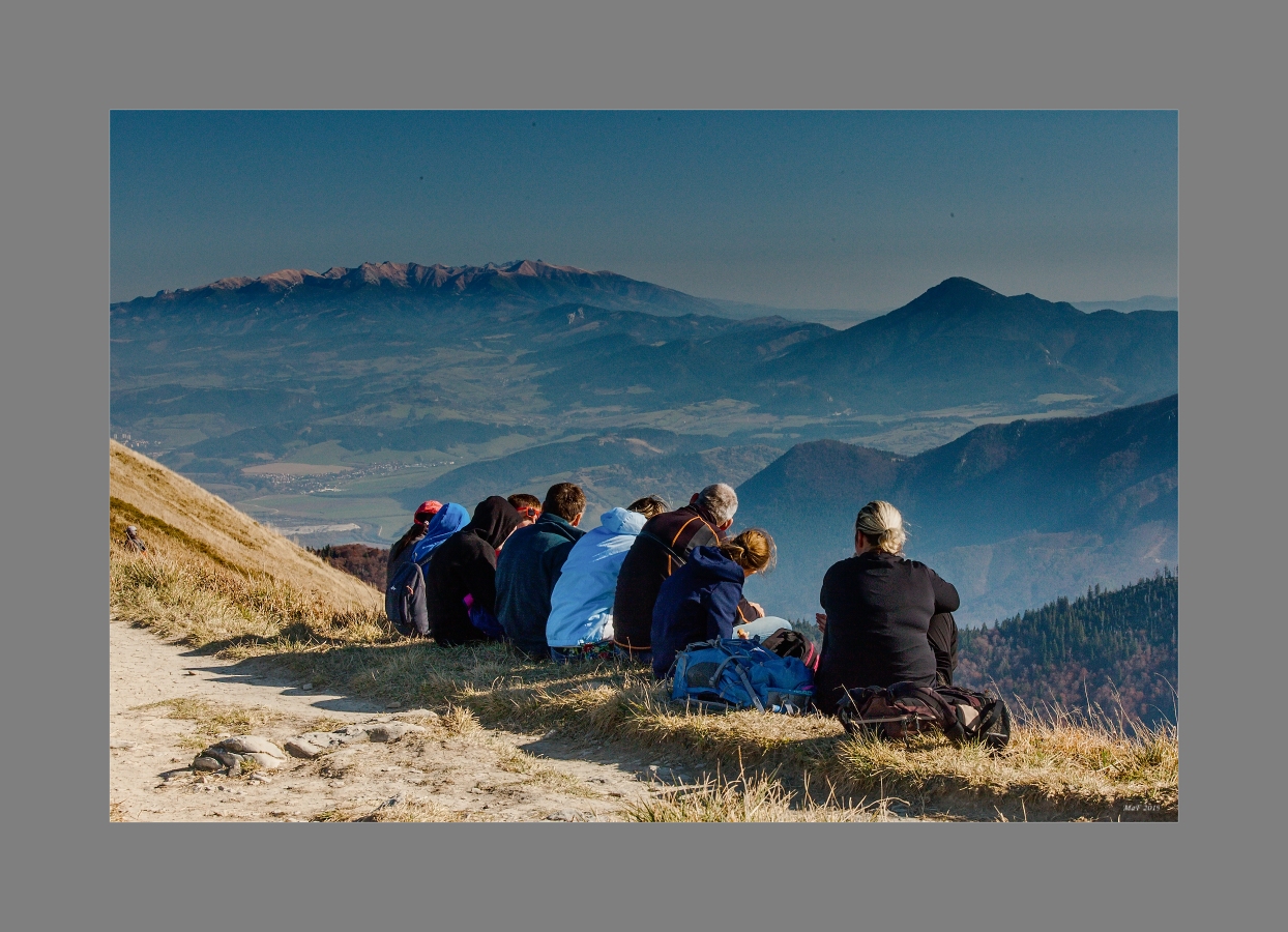 Pod Južným vrcholom - Vysoké Tatry v pozadí 2